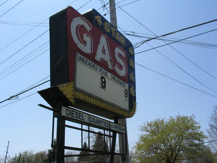4 Star Gas - 2003 Photo (newer photo)